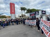 Moradores de Bebedouro protestam na porta da Braskem pela celeridade das indenizações 