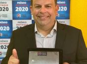 Prefeita Santana Mariano parabeniza o vereador junior Barbosa pela indicação e recebimento do prêmio de melhor vereador alagoano