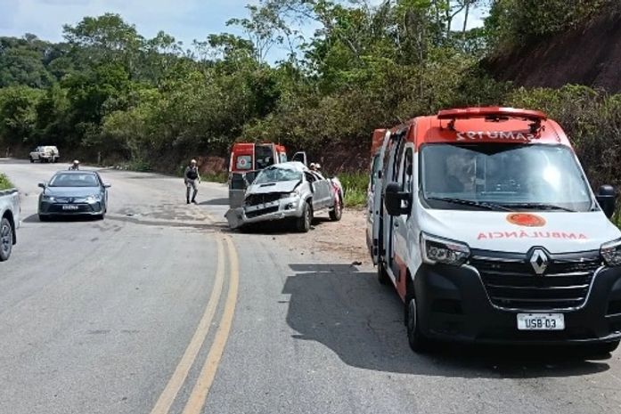 Capotamento, com princípio de incêndio, deixa turistas feridos em Maceió