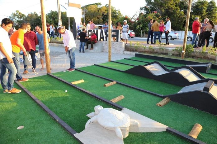 Em uma parceria público-privada, Prefeitura inaugura Campo de Mini Golfe na Praia do Francês