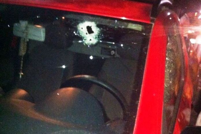 Bando executa homem a tiros de espingarda e pistola