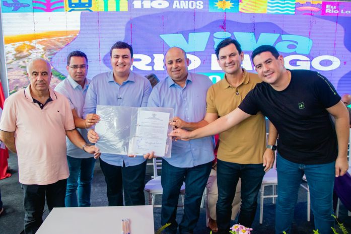Prefeito Carlos entrega nova Central de Abastecimento Farmacêutico e anuncia importantes obras públicas em celebração aos 110 anos de Rio Largo