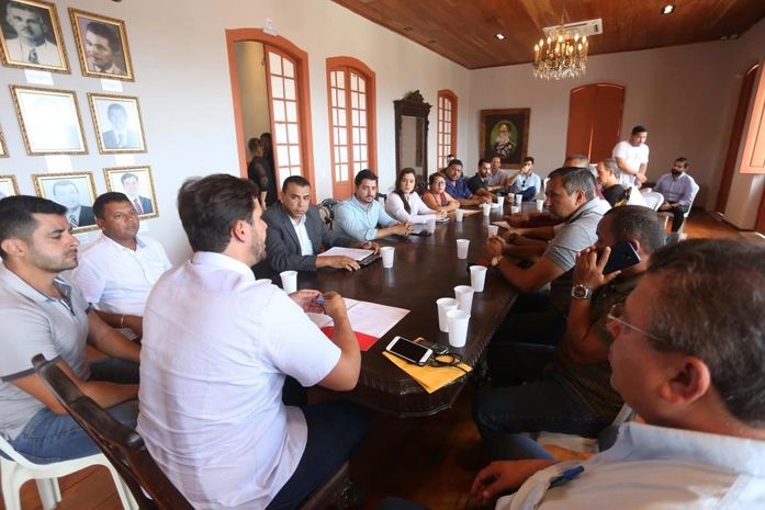 Prefeito Cacau recebeu representantes da Equatorial Energia para tratar sobre quedas de energias em Marechal Deodoro