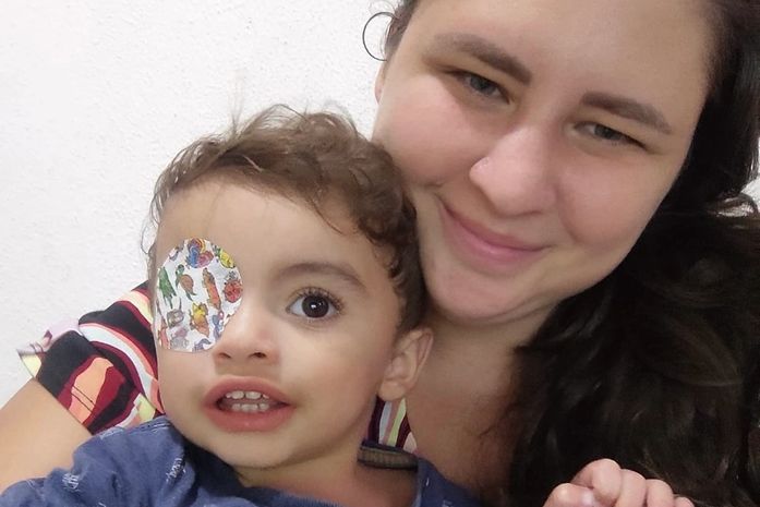 Mãe faz campanha para tratamento do filho e realização de cirurgia