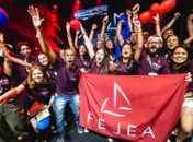 Integrantes da Fejea celebram conquista durante o Enej em Maceió;