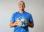 Capitão do Penta, Cafu autografa biografia na Bienal Internacional do Livro de Alagoas
