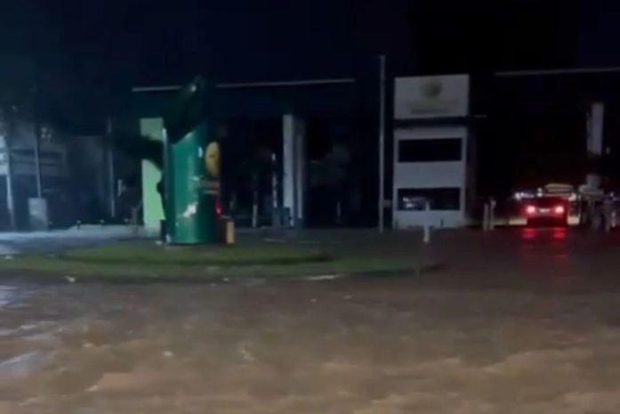 Chuva fortes causa danos e alagamento nesta madrugada em Arapiraca