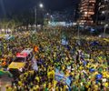 Bloco do 22 reúne apoiadores de Flávio Bolsonaro em caminhada pela orla de Maceió