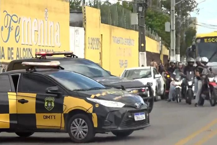 Moradores fecham avenida após cobranças altas de água na Santa Amélia