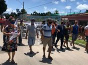 A localidade, que não foi incluída no plano de compensação da mineradora, ficou completamente isolada após remoção das comunidades vizinhas 