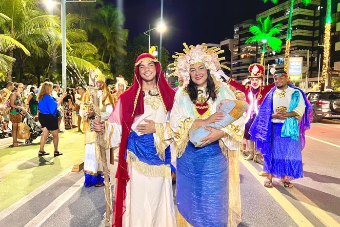Parada do Natal de Todos Nós encanta público com cores, luzes e magia natalina