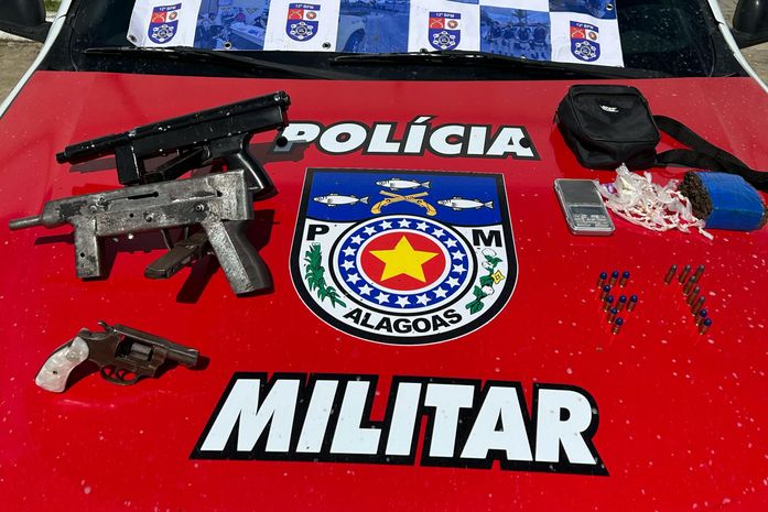 Submetralhadoras, drogas e munições são apreendidas em ação de combate ao tráfico
