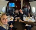 Fotos inéditas mostram viagem de Lulinha e lobista em jatinho de 20 milhões de dólares