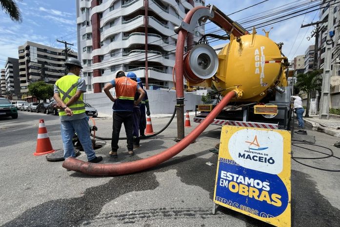 Operação Línguas Sujas identifica pontos de esgoto irregular na Ponta Verde