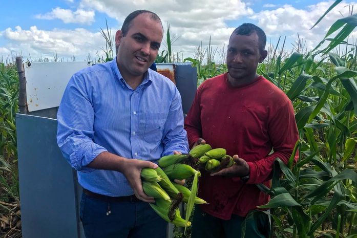 Prefeito Renato Filho e agricultor