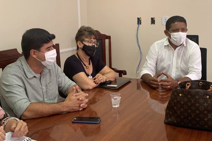 Prefeito Júlio Cezar discute plano para reabertura de leitos Covid-19 e síndromes gripais