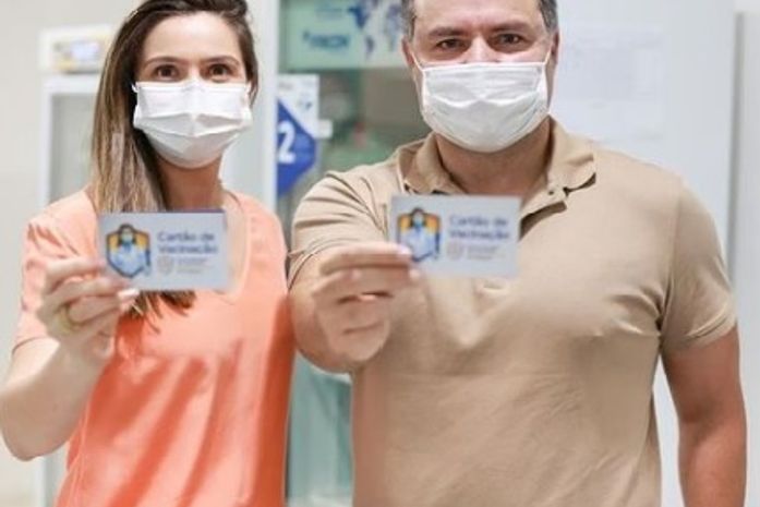 Governador Renan Filho e primeira-dama são vacinados contra a covid-19