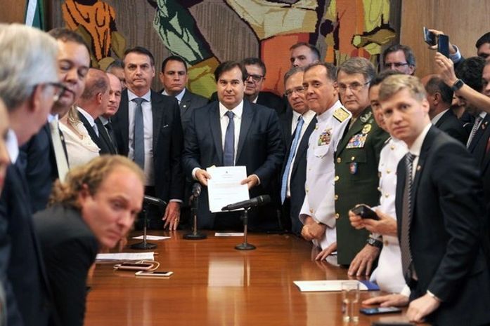 Bolsonaro formalizou acordo com o Centrão em troca de apoio político.