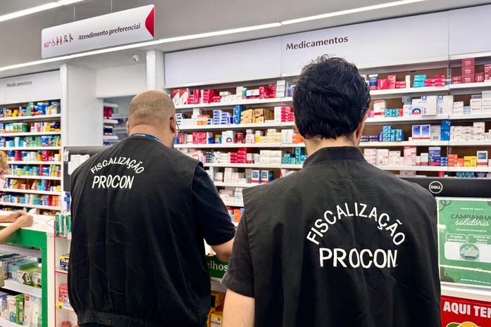 Produtos fora do prazo de validade são identificados em farmácias de Maceió