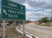 Estrada de acesso à Canapi