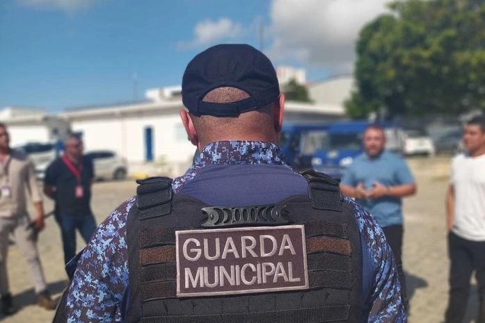 Menor é identificado após destruir papeleira com bomba; pais pagarão pelos danos