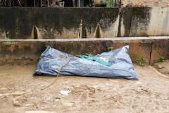 Corpo foi encontrado no Riacho Salgadinho, no bairro do Poço, em Maceió.