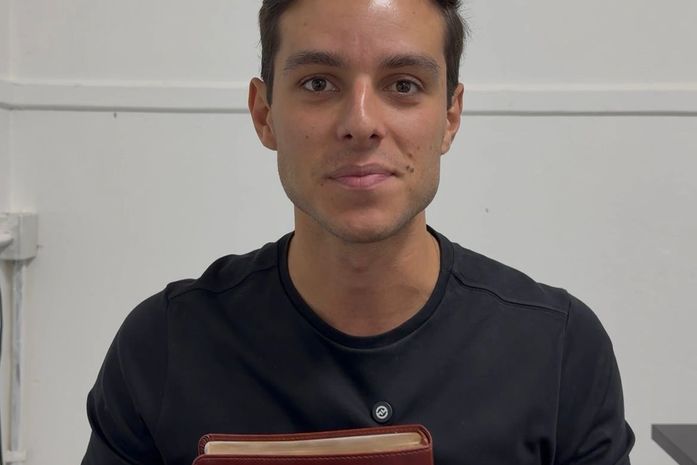 Caio Bebeto propõe inclusão da Bíblia nos acervos escolares de Maceió