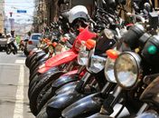 Vítima reencontra moto roubada em anúncio feito pela internet e aciona polícia 