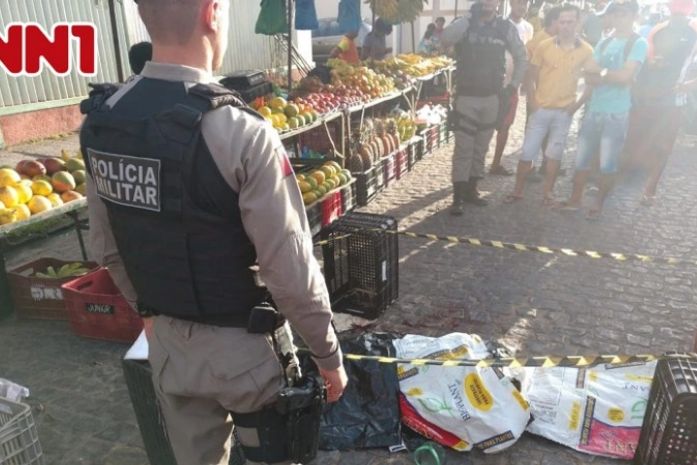 Durante discussão, homem é assassinado com golpes de faca em feira livre