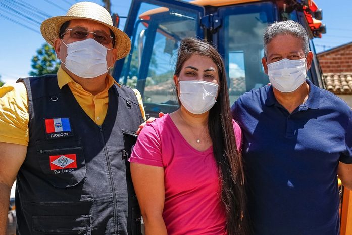 Gilberto Gonçalves prestigia entrega de nova UBS em Santa Luzia do Norte ao lado do Deputado Arthur Lira