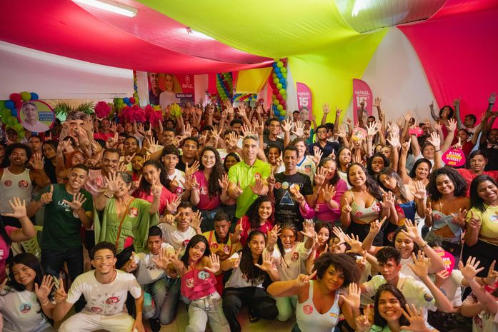 Rafael Brito e Teca Nelma participam de encontro com a juventude