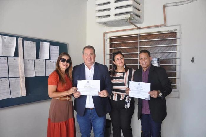 Prefeito Vilela e seu vice Dé Costa com suas respectivas esposas durante o evento de diplomação