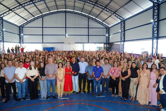 Prefeita Fal reafirma seu compromisso com a educação