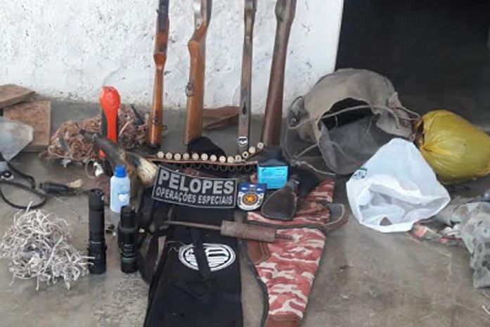 Polícia prende homem com armas e material de caça predatória no Sertão