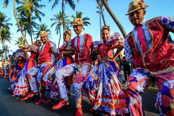 Giro de Folguedos aconteceu na orla de Ponta Verde