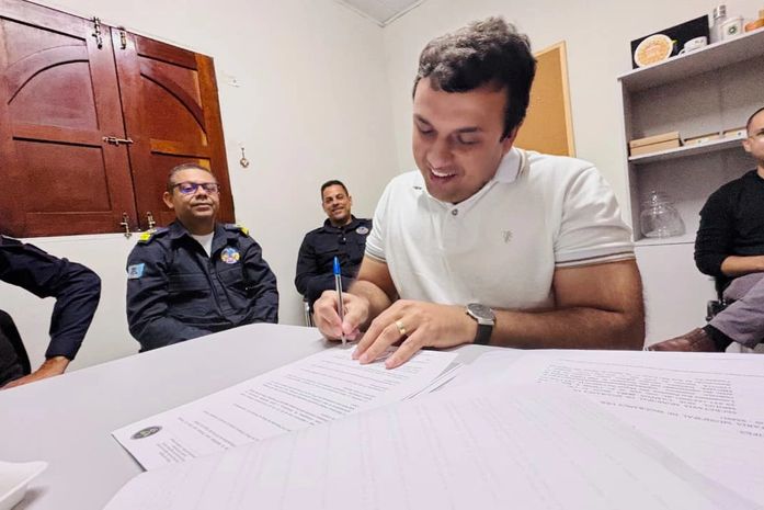 Com o intuito de reforçar a segurança, prefeito Bebeto Barros assina ordem para curso de especialização da Guarda Civil Municipal