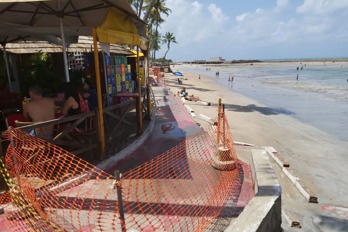 Avanço do mar na orla de Maceió alerta especialistas e preocupa empreendedores da região