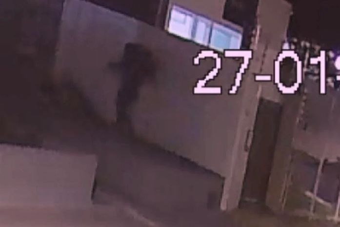 Câmera de segurança filma momento em que pessoa em situação de rua é morta, em Arapiraca