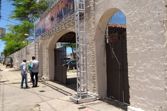 Autorização é obrigatória para a área externa no estacionamento de Jaraguá e na Pecuária.