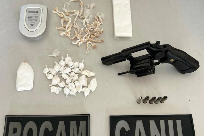 Homem é preso com mais de 70 pedras de crack, 20 porções de cocaína e um revólver