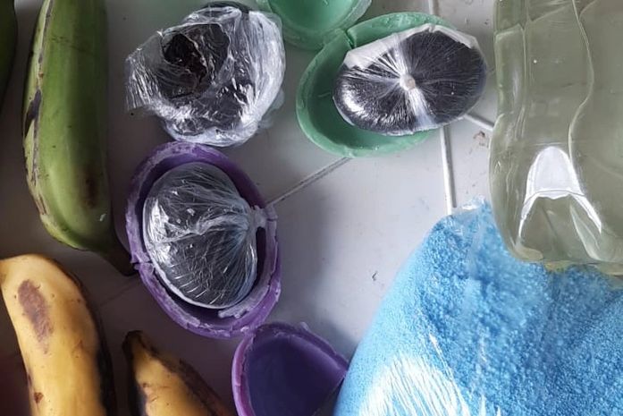 Mulher usa sabonetes para tentar entrar com maconha dentro de presídio 