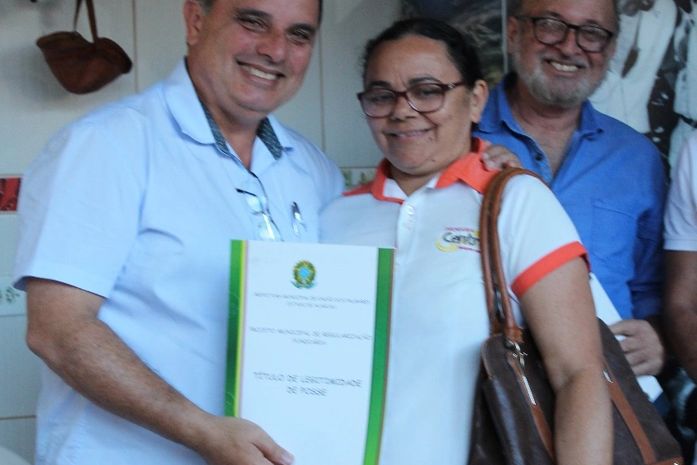 Prefeitura de União entrega 200 registros de propriedade para moradores de baixa renda