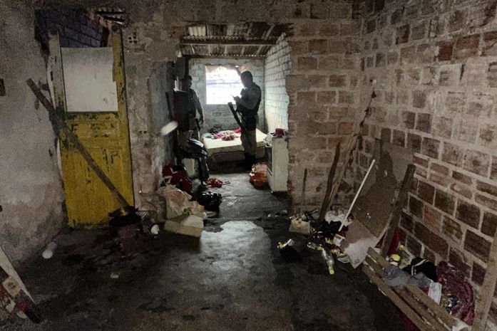 Após 20 dias em cárcere privado, mulher é resgatada de cativeiro mantido pelo ex-companheiro; veja fotos