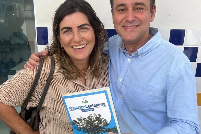 Mônica Nunes e Yale Fernandes, destacam a importância histórica do livro Arapiraca Centenária – ontem e hoje
