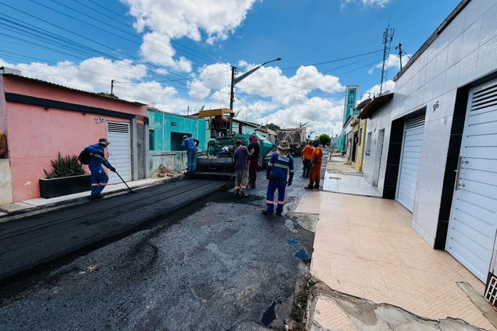 Prefeita Ziane Costa destaca início da pavimentação asfáltica no bairro Pedra Velha através do programa Pró-Estrada