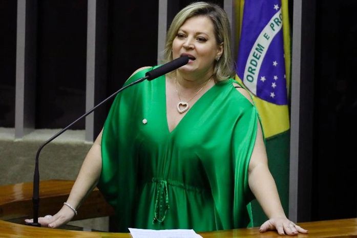 Joice Hasselmann demite 68 funcionários da comunicação da Câmara