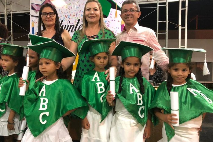 Prefeita de Major Izidoro participa de formatura do ABC de Escolas