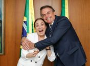 Nomeação da atriz Regina Duarte deve ser acertada após viagem à Índia