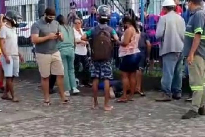 Motociclista ficou ferido ao colidir moto co poste na parte alta de Maceió