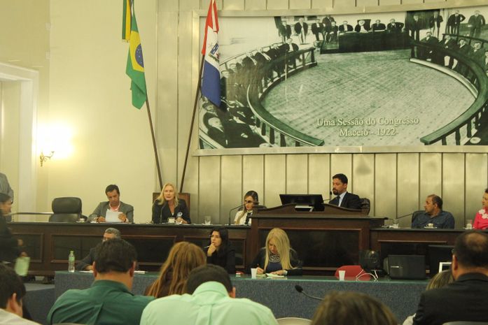 Evento revela caos no fornecimento de remédios